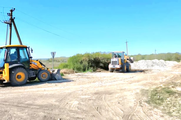 FOTO Adrian Covăsnianu: de trei zile se lucrează la șantierul podului