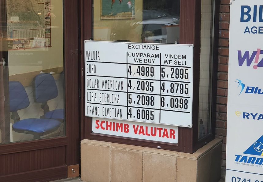 FOTO: Un euro la un schimb valutar de pe strada Gării din Iași