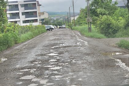 FOTO: În urma ploilor, strada Grigore T Popa a devenit impracticabilă