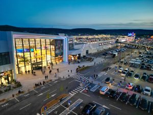 FOTO: Mall Moldova are o parcare auto imensă, atât terestru cât și suspendată