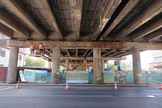 FOTO: Bucăți mari de beton au căzut în ultimii ani din structura podului