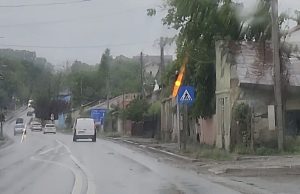 FOTO: Semaforul de la trecerea de pietoni Penny Market a fost pus pe galben