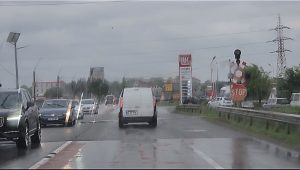 FOTO: Trecerea de cale ferată de la intrarea în Podu Iloaiei era absolut aerisită