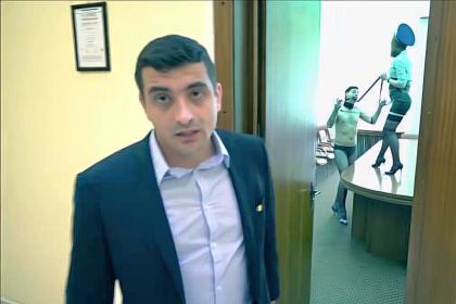 FOTO: Imaginile sadomasochiste filmate de către Simion în Primăria Iași cu acordul tacit al primarului