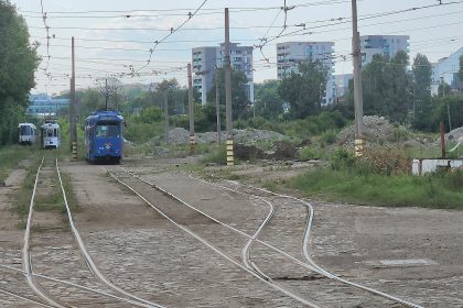 FOTO: Doar tramvaiele vechi sunt aduse pe liniile din depoul Dacia