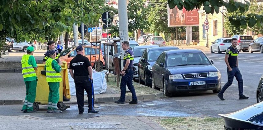 FOTO: Polițistii au răscolit prin tomberon