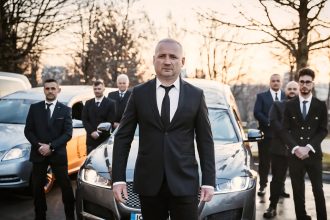FOTO Facebook: Omul din imagine a scăpat la limită dar va trebui să își înmormânteze cumătrul cu care gonea pe ATV