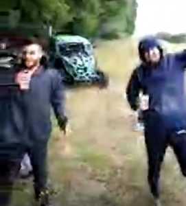 FOTO: Membrii Brigăzii dansează lângă ATV-uri, pe manele, cu pahare de bere în mâini