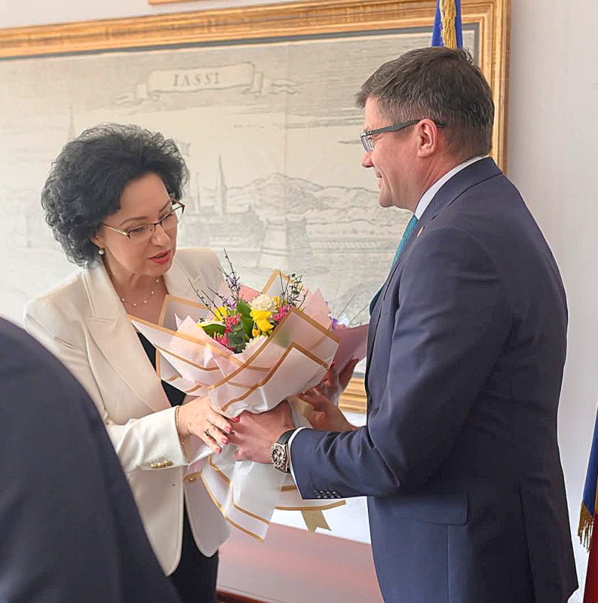 FOTO: Costel Alexe, președintele CJ Iași, o promovează intens pe Luciana Antoci, spre invidia altor liberali