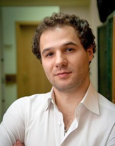FOTO: Actualul mamager și tenor, Andrei Fermeșanu