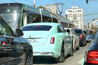 FOTO: Rolls-Royce Spectre electric este perfect pentru traficul dinspre CUG